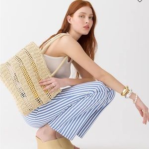 NWOT. MARSEILLE TOTE IN OPEN-WEAVE STRAW
Size: ONE SIZE Color OPEN WEAVE NATURAL